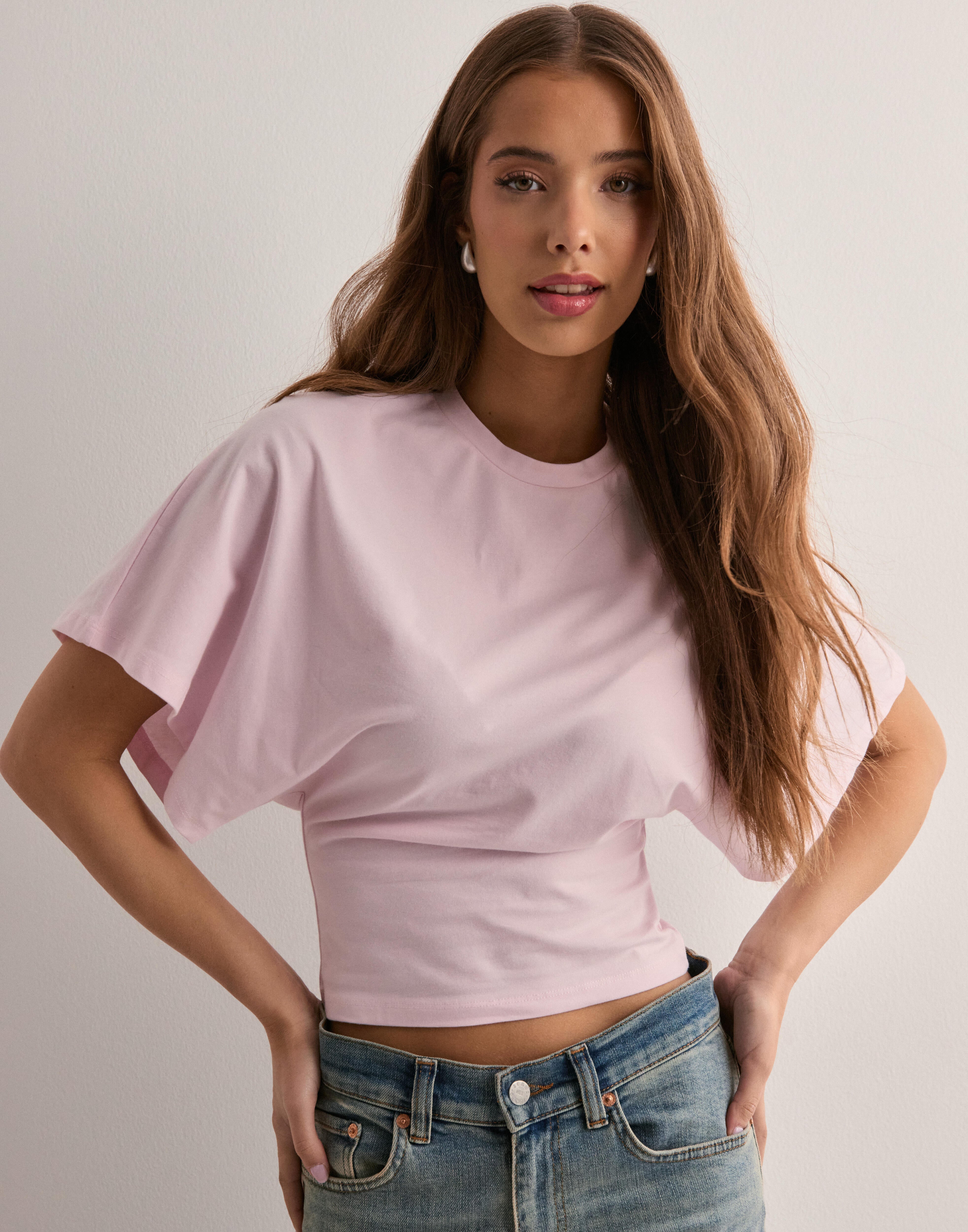 Camiseta de mangas amplias